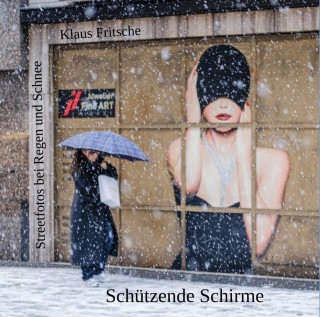 Klaus Fritsche: Schützende Schirme - Streetfotografie bei Regen und Schnee