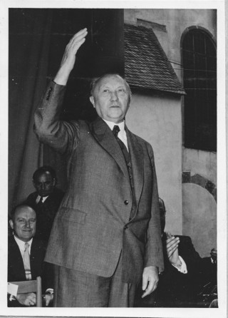 Hans Walter Rohmann: Bundeskanzler Dr. Adenauer 1953 in Dieburg
